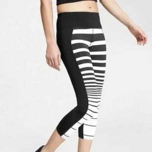 Athleta Sonar Black and White Striped Cropped Leggings size small